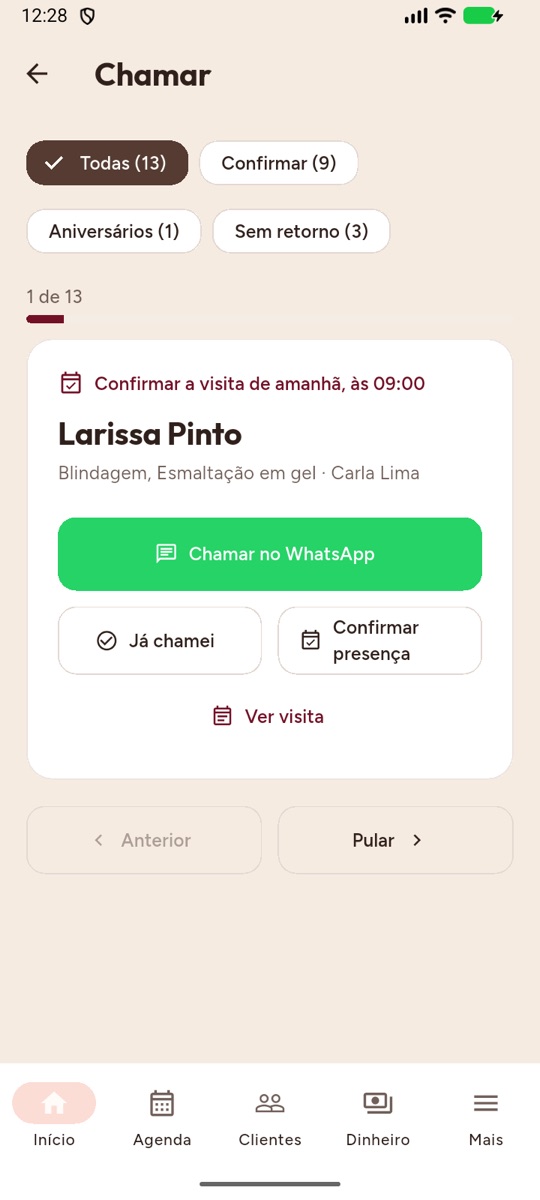 Tela Chamar com os filtros confirmar, aniversários e sem retorno, e o botão Chamar no WhatsApp